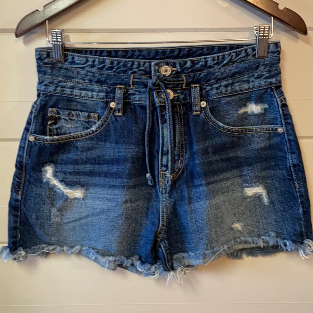KanCan High Waisted Slight Distress Cut Off Denim Shorts Size M.